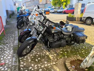 Harley Davidson Dyna Fat Bob Negra