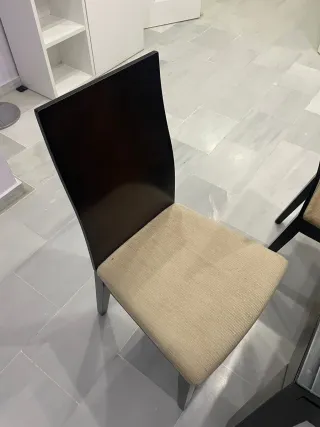 Mesa de comedor y 5 sillas