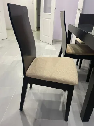 Mesa de comedor y 5 sillas