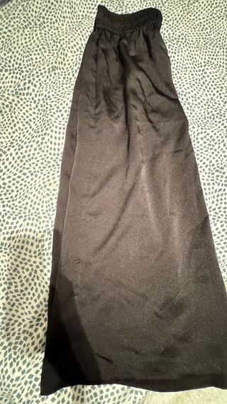 Falda larga negra de vestir, bolsillos laterales