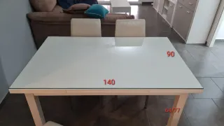 Mesa comedor extensiblecon cristal y 4 sillas