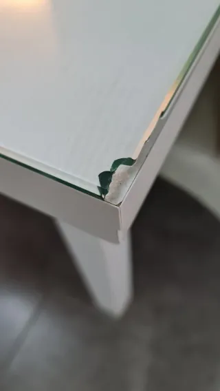 Mesa comedor extensiblecon cristal y 4 sillas