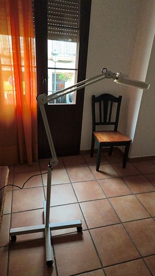 Lámpara lupa estética como nueva