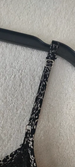 Top lencero Yessica  C&A negro y blanco