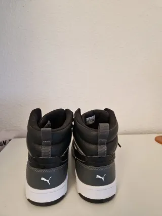 Zapatillas Puma Altas Negras y Blancas