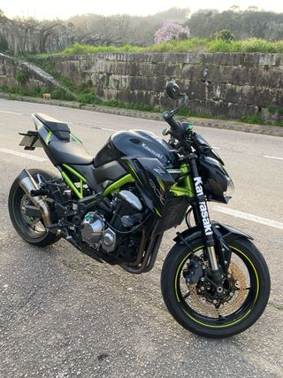 Kawasaki Z900 Negra y Verde