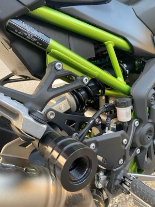 Kawasaki Z900 Negra y Verde