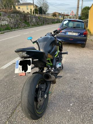 Kawasaki Z900 Negra y Verde