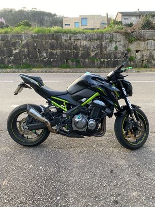 Kawasaki Z900 Negra y Verde