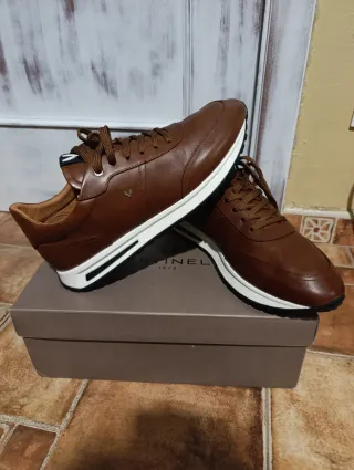 Zapatos Martinelli Marrones y Blancos