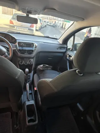 Peugeot 208 2014