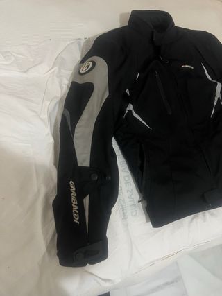 Cazadora Garibaldi Negra