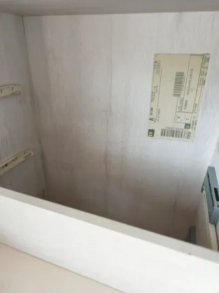 Cajonera de madera azul y blanca