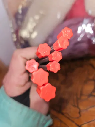 Lote de lanas variadas y agujas de tejer