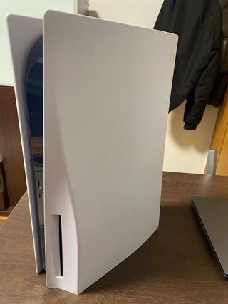 Consola PS5 + Mando Rojo