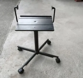 Mesa auxiliar con ruedas. Para TV, Ràdio, equipo.