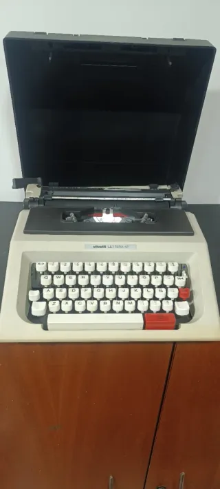 Máquina de escribir Olivetti Lettera 42