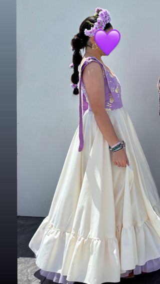 Bata flamenca beige y lila