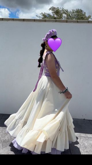 Bata flamenca beige y lila