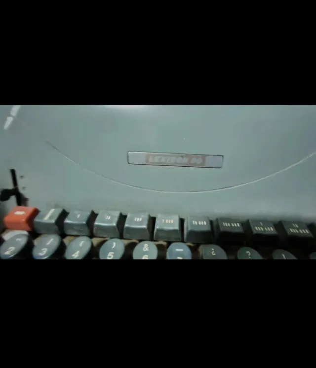 Máquina de escribir Hispano Olivetti