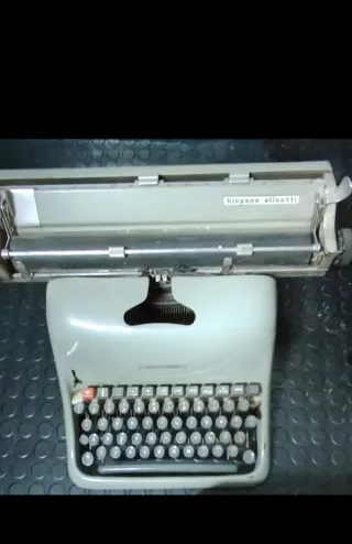 Máquina de escribir Hispano Olivetti
