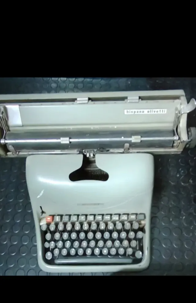Máquina de escribir Hispano Olivetti
