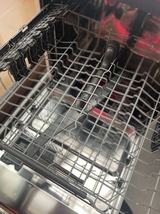 Lavavajillas AEG inteligente con consumo AAA