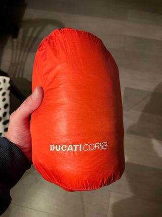 Plumífero sintético de viaje Ducati Corse.