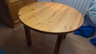 Conjunto de muebles de pino.