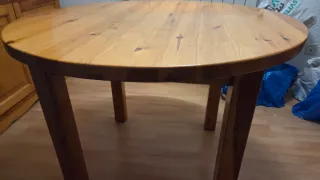 Conjunto de muebles de pino.