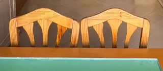 Conjunto de muebles de pino.