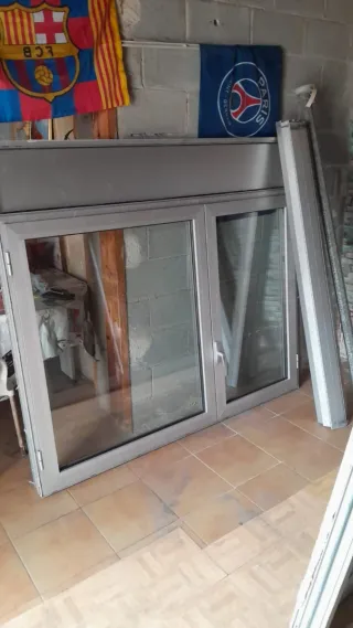 Ventanas de aluminio gris