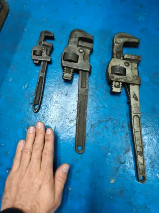 Juego de 3 llaves de perro antiguas