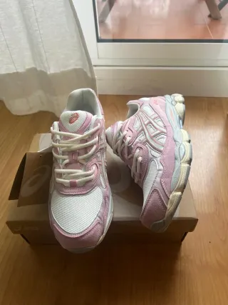Zapatillas Asics Rosa y Blanco