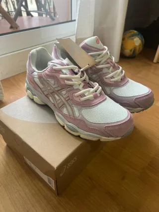 Zapatillas Asics Rosa y Blanco