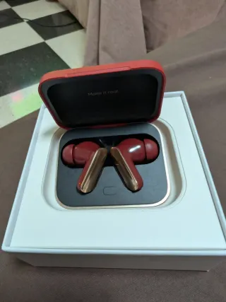 Realme Buds Air 7 Pro - Rojo y Dorado