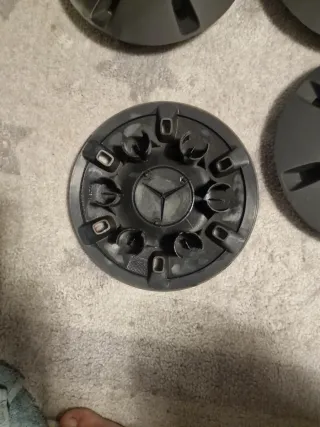 Tapacubos Mercedes Sprinter (4 unidades)