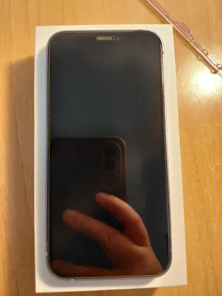 iPhone 12 mini morado