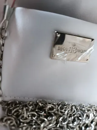 Cartera de fiesta blanca y plateada