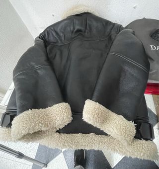 Cazadora polipiel BERSHKA interior borrego Talla S