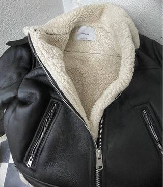 Cazadora polipiel BERSHKA interior borrego Talla S