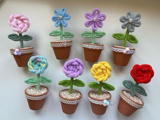 Flores crochet en maceta de barro