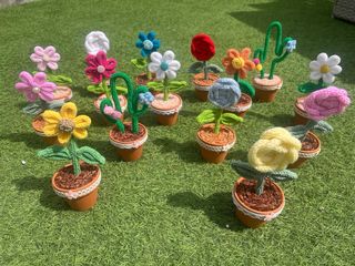 Flores crochet en maceta de barro