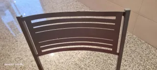 2 Sillas Metálicas Rojas y Grises