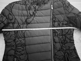 Abrigo negro Desigual