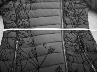 Abrigo negro Desigual