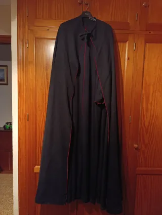 Túnica, capa y antifaz de penitente