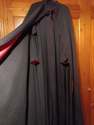 Túnica, capa y antifaz de penitente