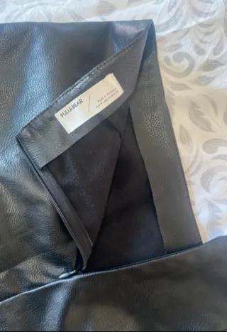 Falda corta cuero Pull&Bear