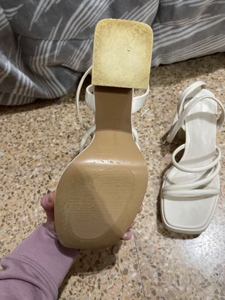 Sandalias Stradivarius tacón tiras blancas